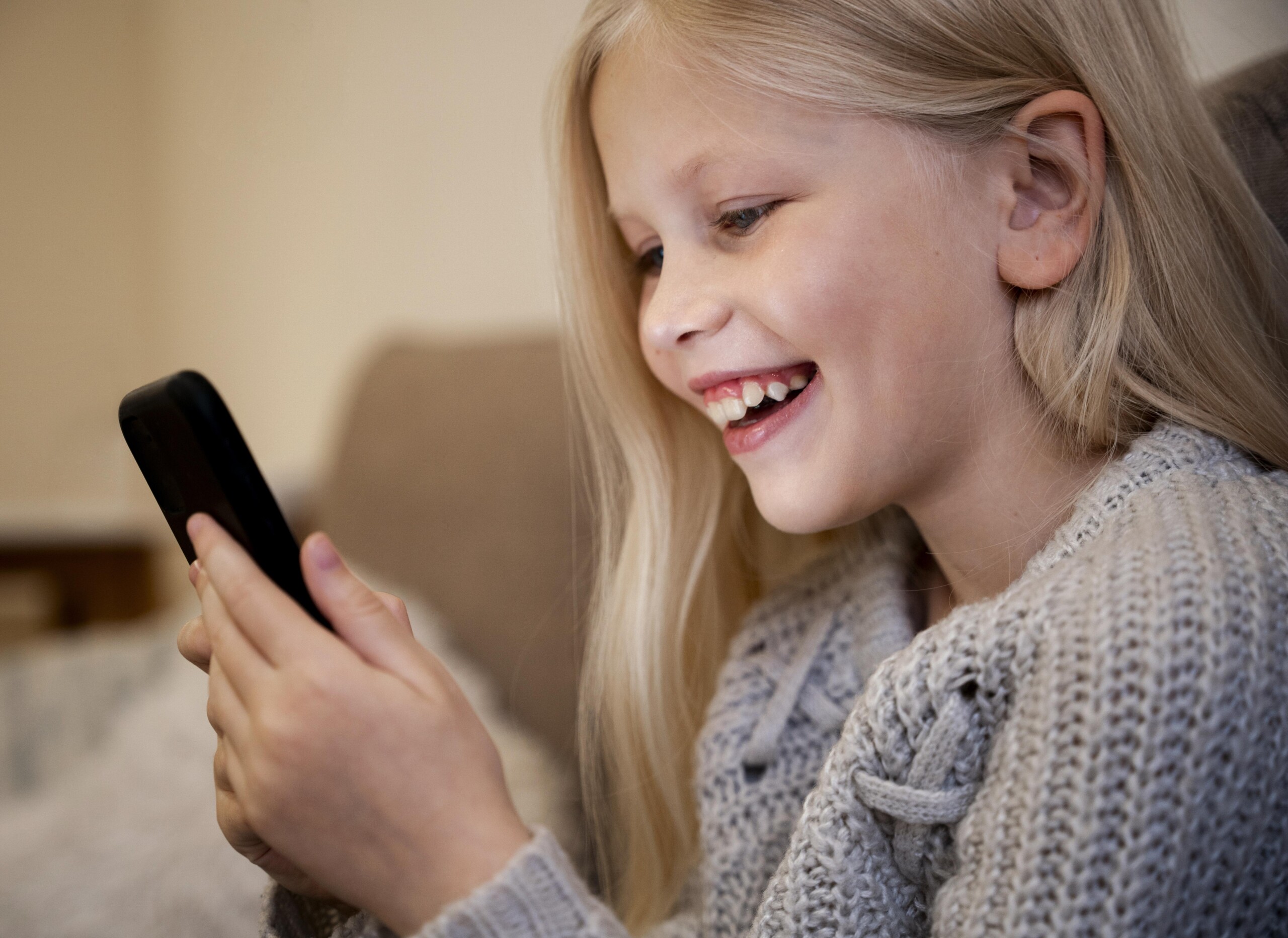 Jak wybrać telefon dla dziecka, aby służył mu przez lata?